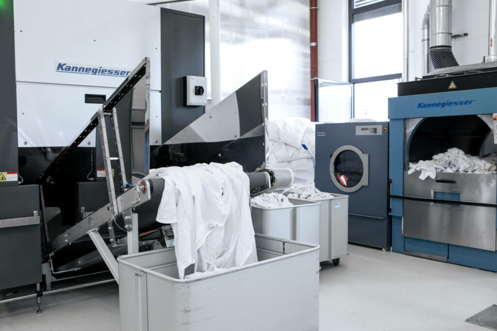 HAAS_BPH4982 Miete Reinigung Flachwäsche svg+xml;charset=utf