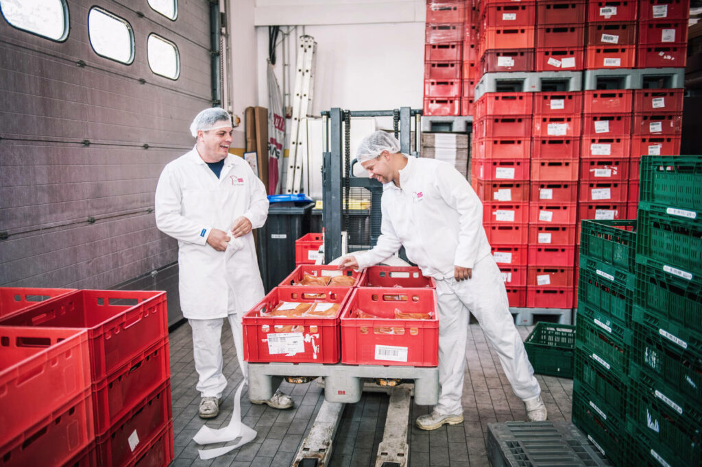 WEITBLICK | Gottfried Schmidt OHG Arbeitskleidung Lebensmittelbereich svg+xml;charset=utf